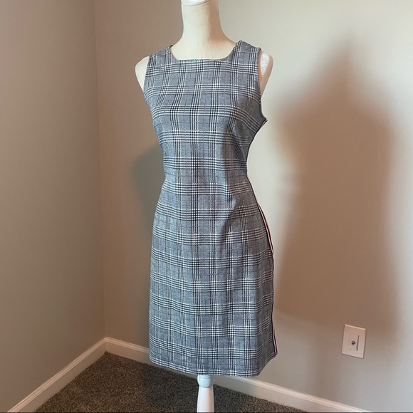 Banana Republic Sheath Dress - Picture 3 of 13